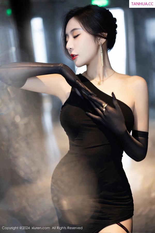 王馨瑶  [XiuRen]高清写真图 2024.03.07 No.8194 王馨瑶yanni 美腿黑丝第8张图片
